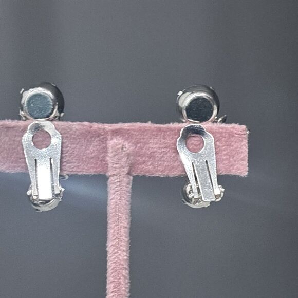 Vintage Rhinestone Cluster Earrings Clip On Clear Silver Tone Party Glam 3D READ - Picture 5 of 14